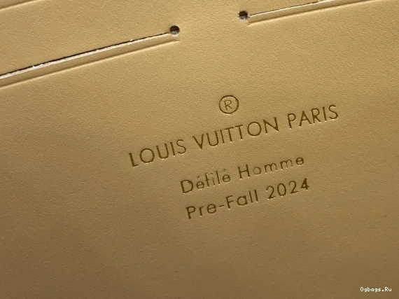 LOUIS VUITTON VOYAGE-27*21*6CM POCHETTE 0205